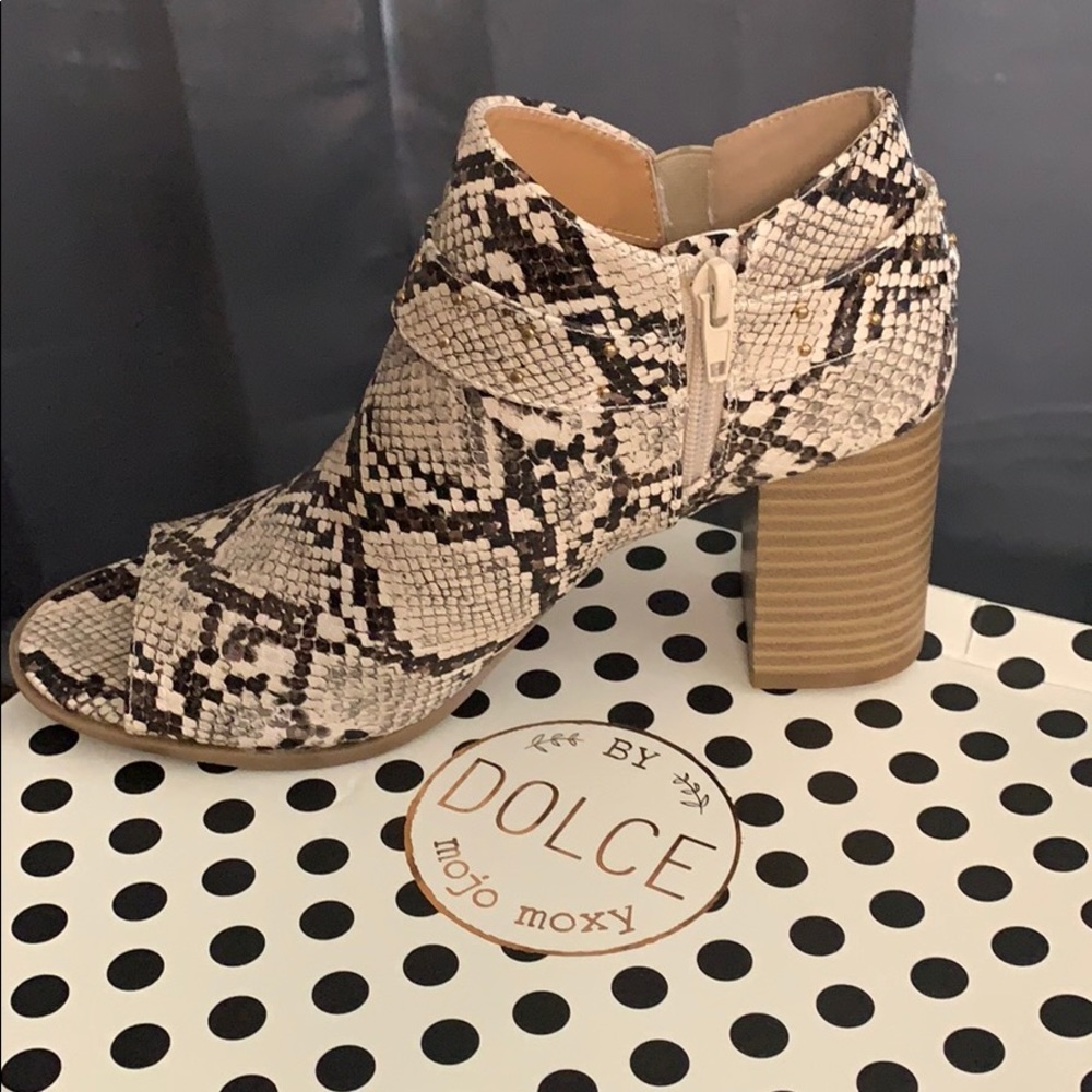 Snake shoes